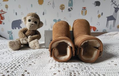 A. UGG® Baby’s Classic-babylaarsje chestnut mt 18 - Afbeelding 8