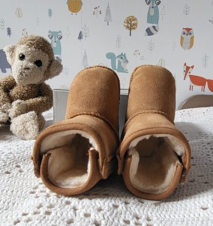 A. UGG® Baby’s Classic-babylaarsje chestnut mt 18 - Afbeelding 9
