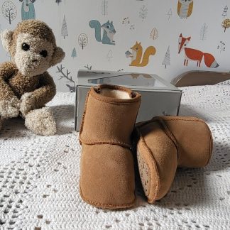 A. Baby’s Classic-babylaarsje van UGG® mt 18,