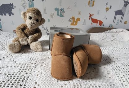 A. UGG® Baby’s Classic-babylaarsje chestnut mt 18 - Afbeelding 10