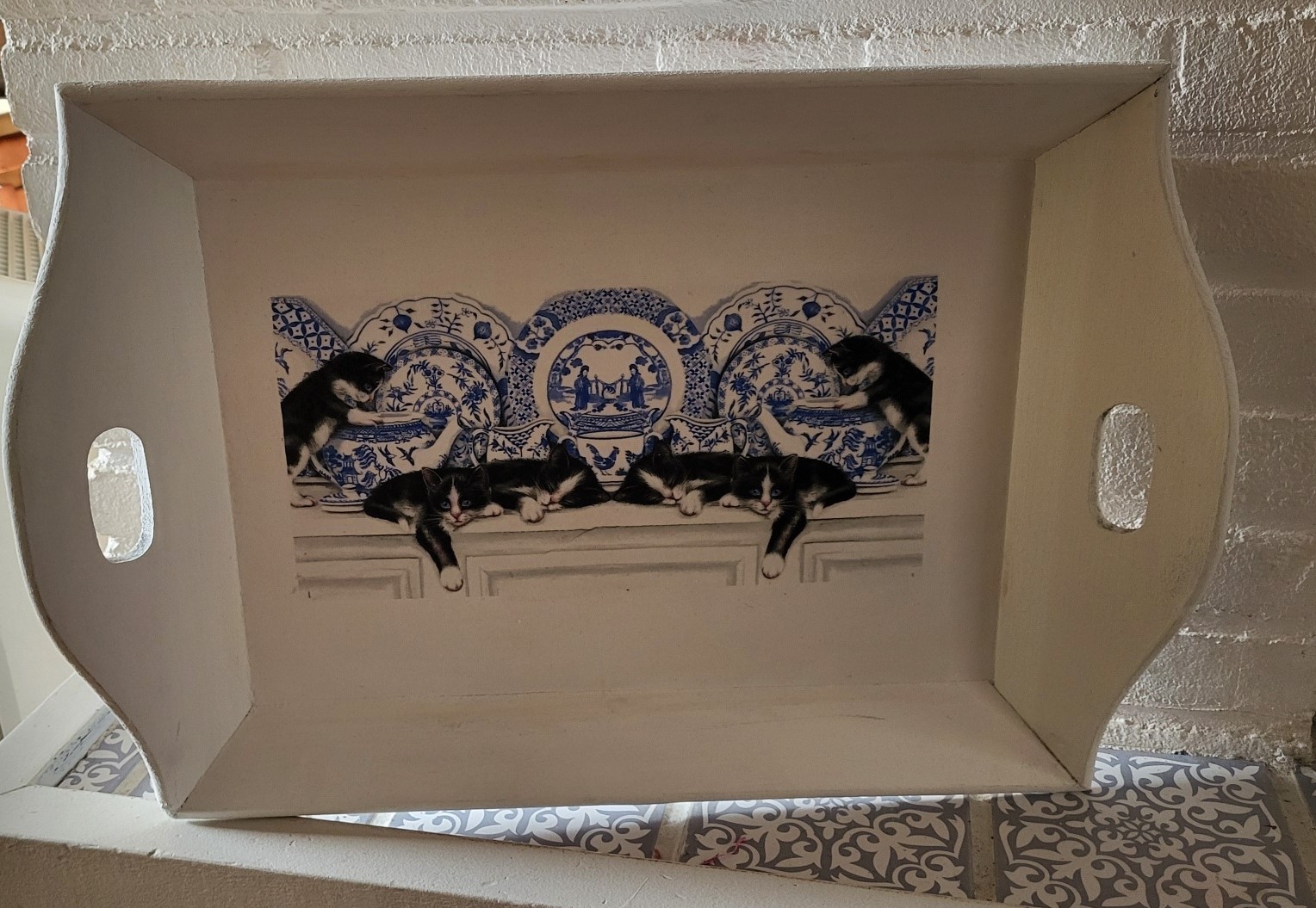 1. Dienblad met decoupage techniek DB06 poezen