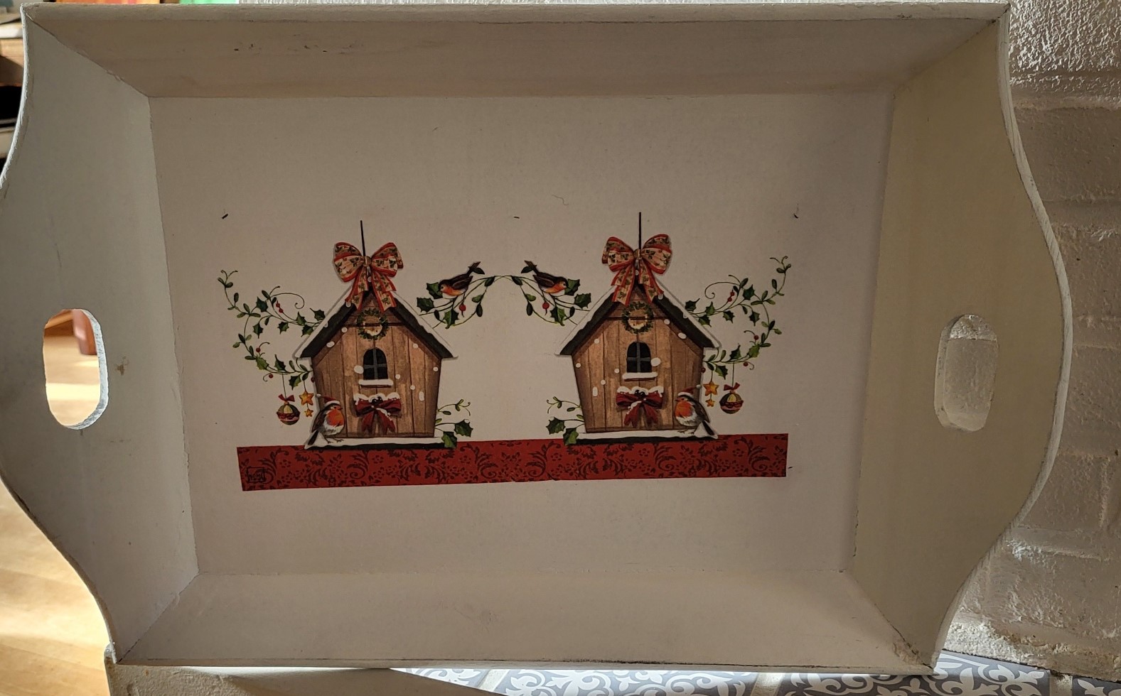 1. Dienblad met decoupage techniek DB08 Roodborstje met vogelhuis