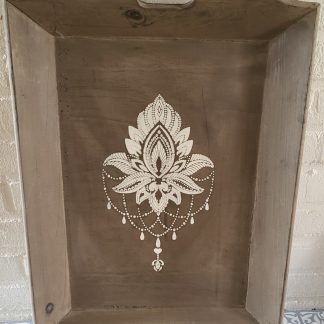 2b Dienblad old brown met Mandala ketting DBB03