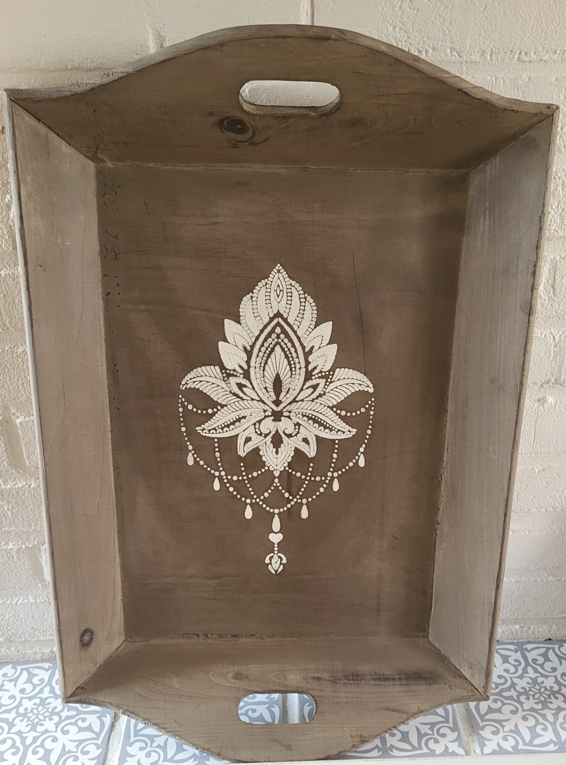 2b Dienblad old brown met Mandala ketting DBB03