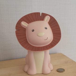 Atelier Pierre Junior spaarpot Hakuna de Leeuw nu met korting !